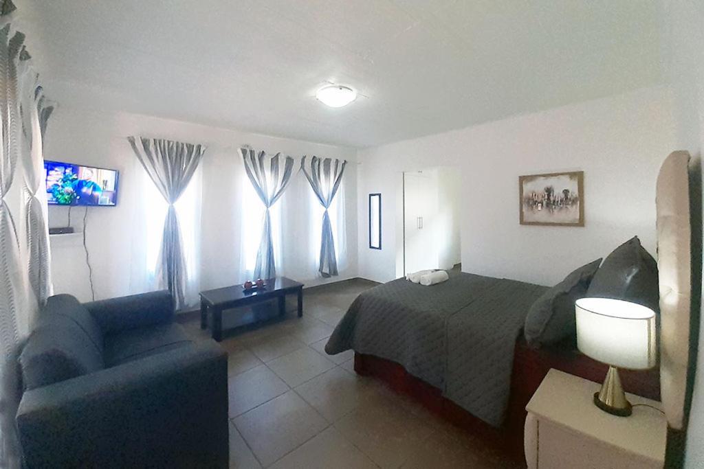 Queens Palace Pretoria-Noord Extérieur photo