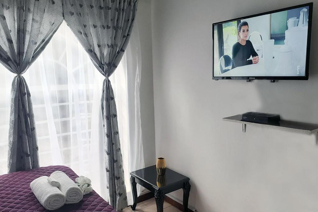 Queens Palace Pretoria-Noord Chambre photo