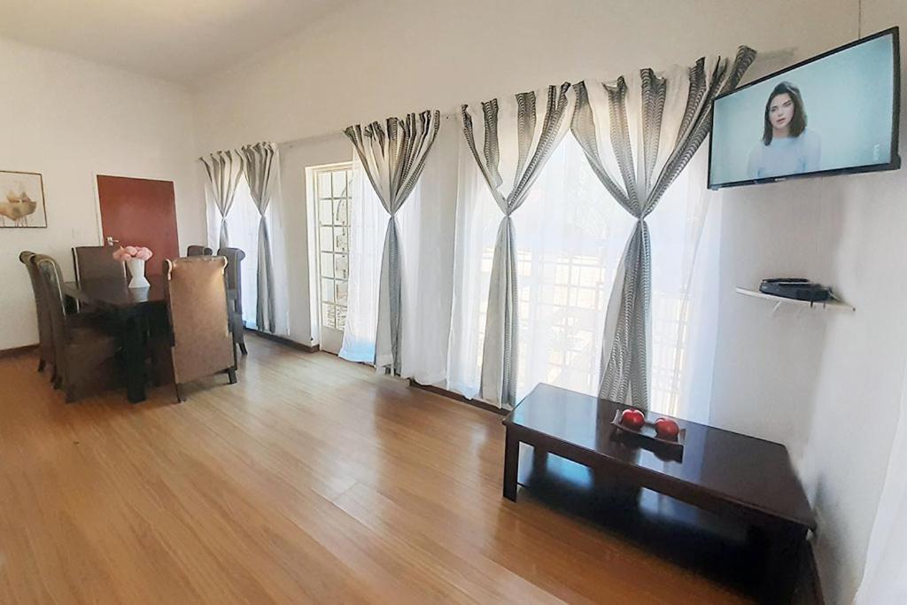 Queens Palace Pretoria-Noord Chambre photo